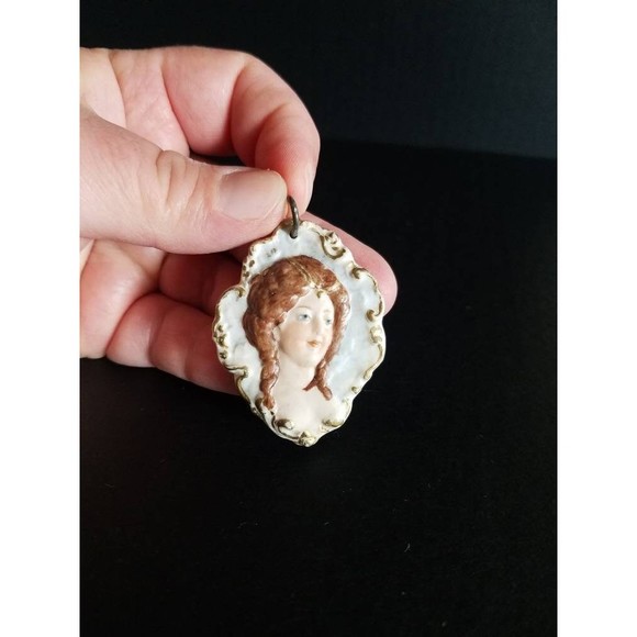 Handmade Vintage Victorian Style Pendant - Picture 3 of 10